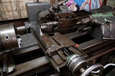 เครื่องล้อเกลียวตัวหนอน